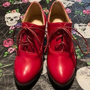 Vintage style, pin-up girl red Oxfords